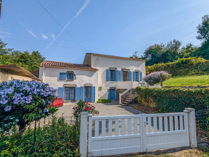 Maison à vendre à Breuil-Barret, Vendée - 147.150 € - photo 1
