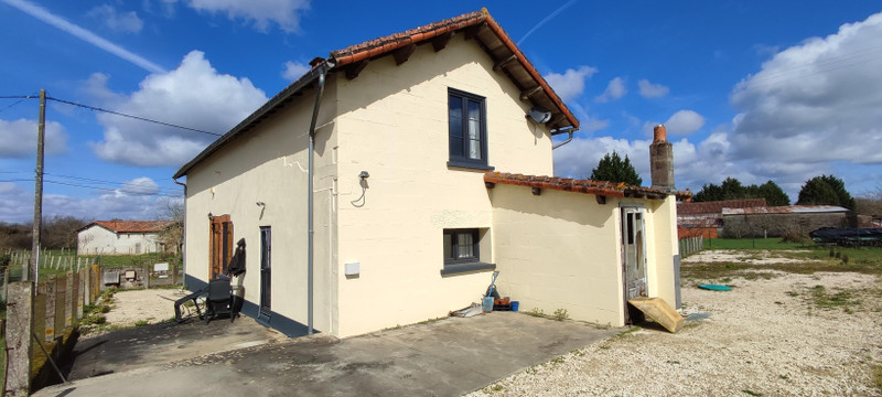 Maison à vendre à Chassiecq, Charente - 114 450 € - photo 1