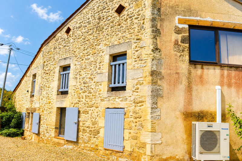 French property for sale in Saint-Martin-Petit, Lot-et-Garonne - €489,000 - photo 2