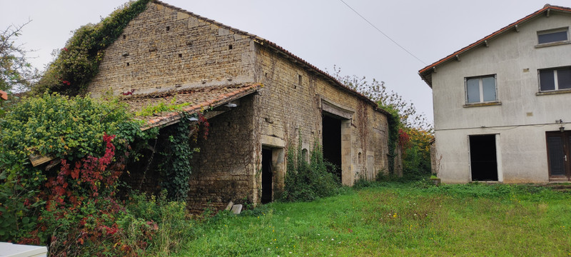 French property for sale in Melleran, Deux-Sèvres - €166,320 - photo 2