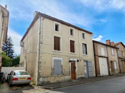 Maison à vendre à Confolens, Charente, Poitou-Charentes, avec Leggett Immobilier