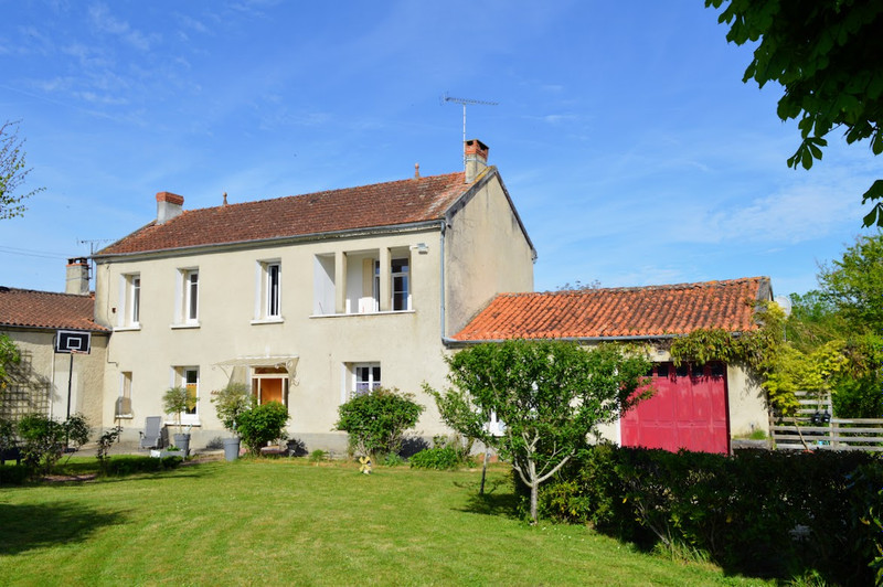 Maison à vendre à Fontenille, Charente - 162 750 € - photo 1