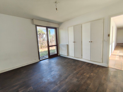 French property for sale in Léognan, Gironde - €399,000 - photo 4