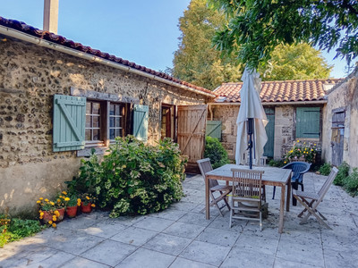Maison à vendre à La Chapelle-Bâton, Vienne, Poitou-Charentes, avec Leggett Immobilier
