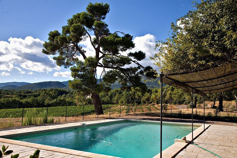 French property for sale in Grambois, Vaucluse - &#8364;1,260,000 - photo 2
