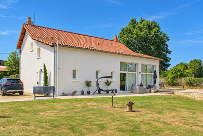 French property for sale in Chalandray, Vienne - €299,900 - photo 11