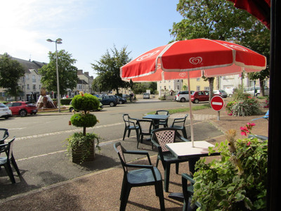 Commerce à vendre à Villaines-la-Juhel, Mayenne, Pays de la Loire, avec Leggett Immobilier