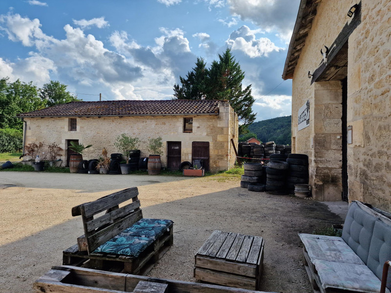 French property for sale in Antonne-et-Trigonant, Dordogne - €265,000 - photo 2