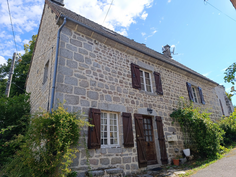 Maison à vendre à Auzances, Creuse - 56.600 € - photo 1