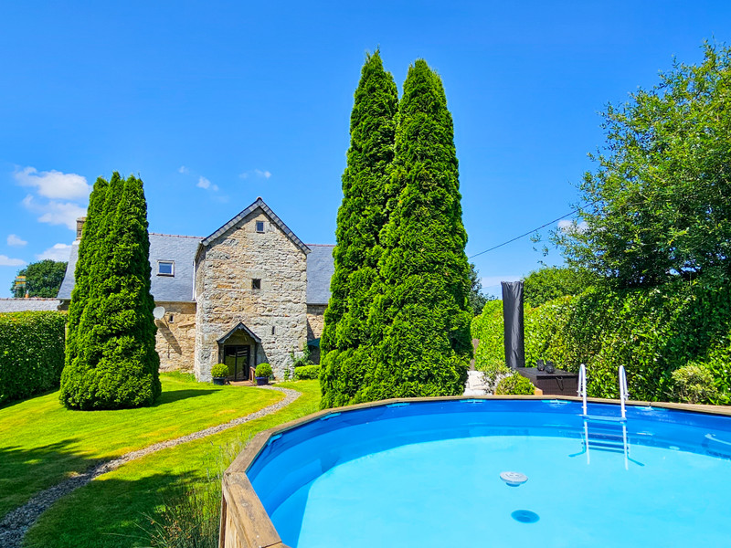 French property for sale in Saint-Servais, Côtes-d'Armor - €378,420 - photo 1
