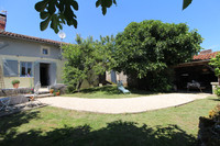 Maison à Benest, Charente - photo 2