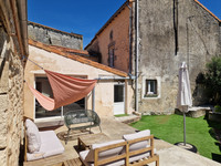 Propriété à vendre à Châteauneuf-sur-Charente, Charente - 169 800 € - photo n°1