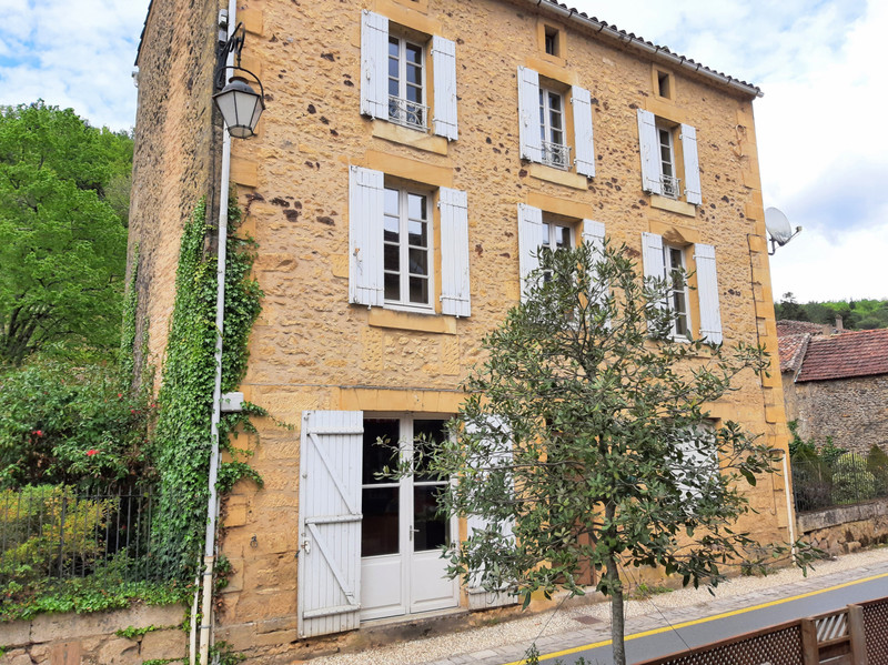 Maison à vendre en Aquitaine Dordogne Le BuissondeCadouin Spacieuse