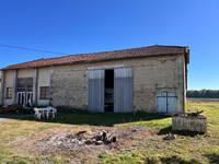 Maison à vendre à Baignes-Sainte-Radegonde, Charente - 246.100 € - photo 4