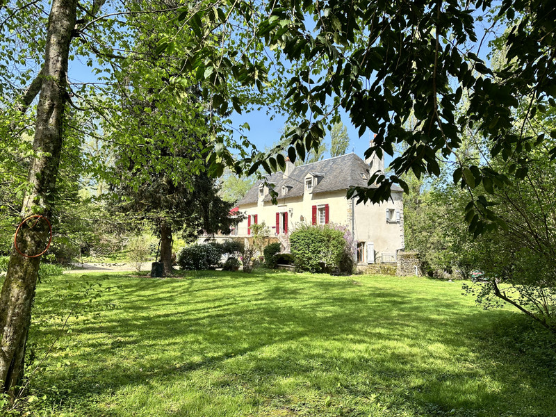 Vente Maison 570m² 15 Pièces à Argenton-sur-Creuse (36200) - Leggett Immobilier