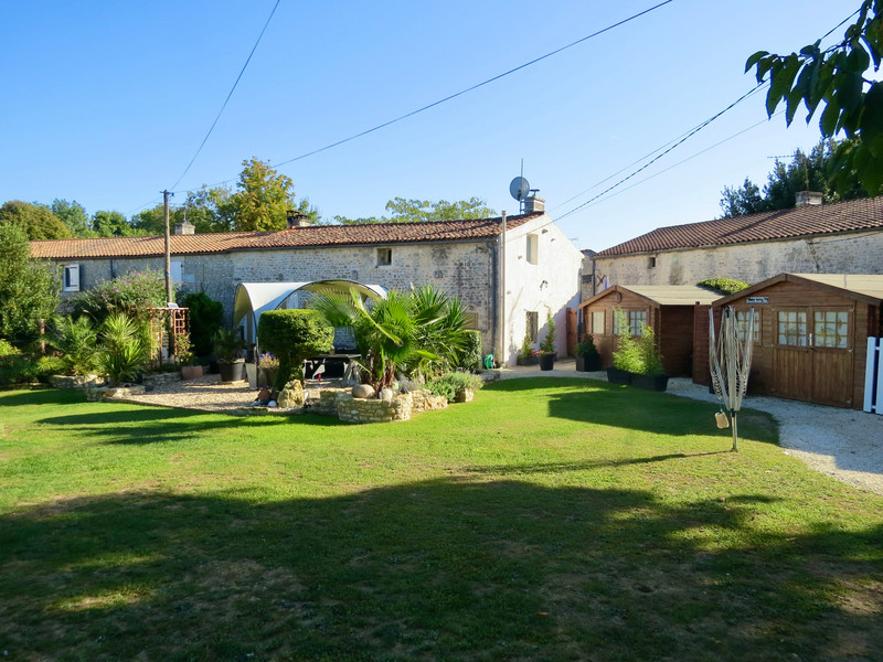 French property for sale in Saint-Savinien, Charente-Maritime - €246,100 - photo 4
