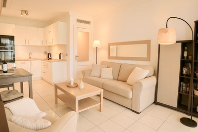 French property for sale in Cannes, Alpes-Maritimes - €399,000 - photo 2