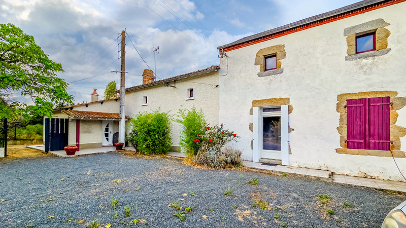 French property for sale in Argentonnay, Deux-Sèvres - €381,600 - photo 1