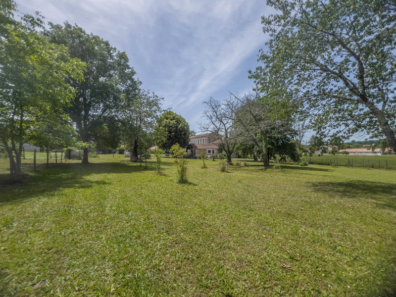 French property for sale in Angoulême, Charente - €399,000 - photo 4