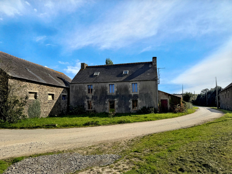 French property for sale in Pleyben, Finistère - €499,999 - photo 1