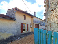 Maison à vendre à Chives, Charente-Maritime - 56 600 € - photo 1