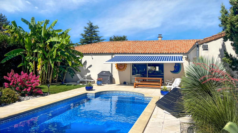 French property for sale in Magné, Deux-Sèvres - €599,000 - photo 1