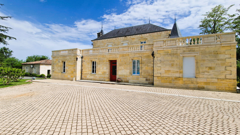 Chateau à vendre à Saint-Magne-de-Castillon, Gironde - 1.490.000 € - photo 1