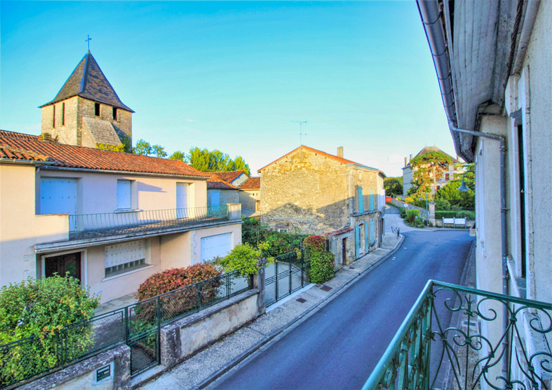 House in AunacsurCharente Charente Spacious house in popular