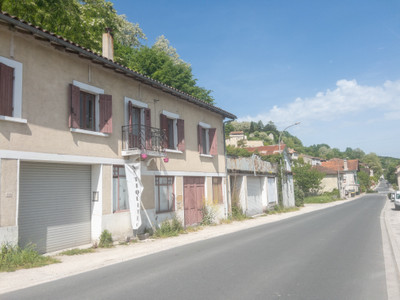 Immeuble à vendre à Aubeterre-sur-Dronne, Charente, Poitou-Charentes, avec Leggett Immobilier