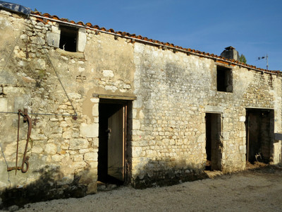 Grange à vendre à Saint-Romain-de-Benet, Charente-Maritime, Poitou-Charentes, avec Leggett Immobilier