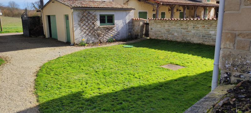 French property for sale in Lorigné, Deux-Sèvres - €320,000 - photo 4