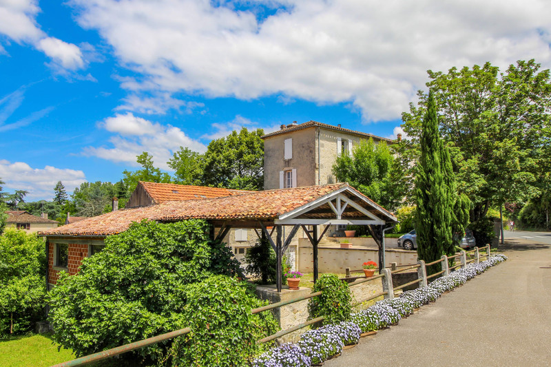 French property for sale in Lavardac, Lot-et-Garonne - €240,000 - photo 1