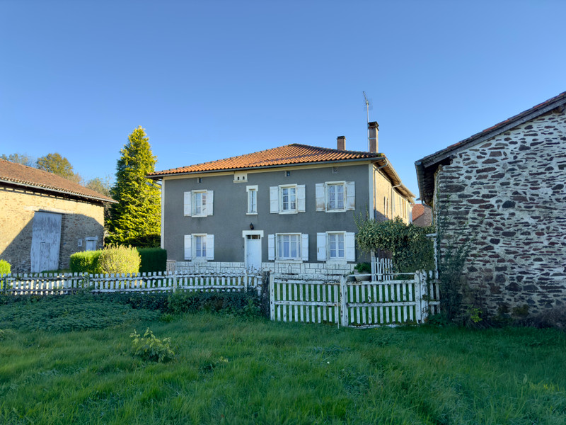 Maison à vendre à Montembœuf, Charente - 119.900 € - photo 1