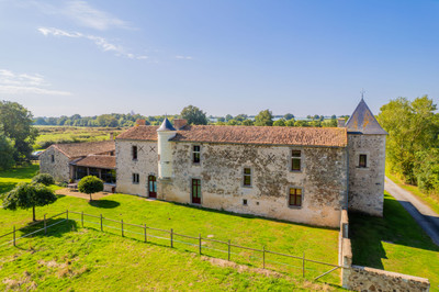 French property for sale in Coulonges-Thouarsais, Deux-Sèvres - €1,599,000 - photo 2
