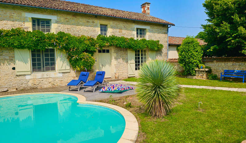 Maison à vendre à Messé, Deux-Sèvres - 307.400 € - photo 1