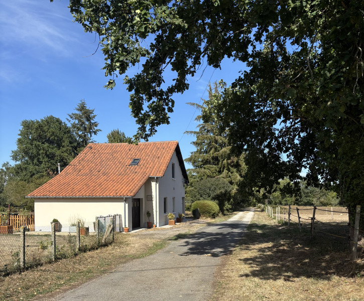 Propriété à vendre à Massignac, Charente - 165 000 €