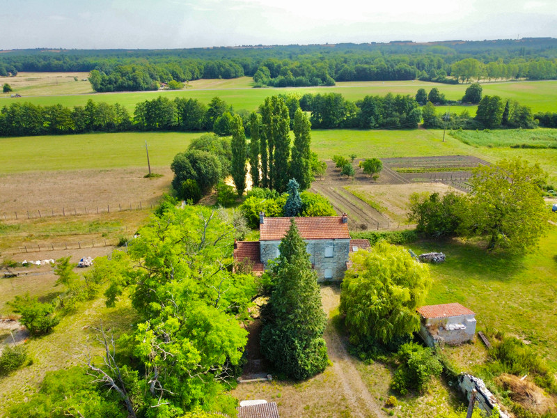 French property for sale in Guesnes, Vienne - €180,000 - photo 1