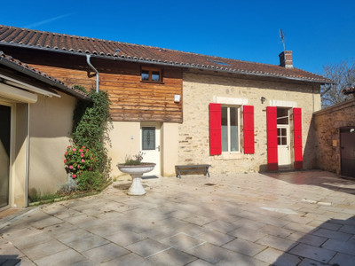 Chalet à vendre à Saint-Junien, Haute-Vienne, Limousin, avec Leggett Immobilier