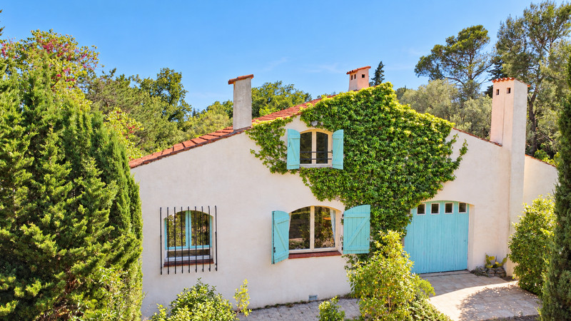 French property for sale in Saint-Paul-en-Forêt, Var - €550,000 - photo 0