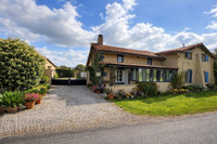 Propriété à vendre à Manot, Charente - 204 660 € - photo n°1