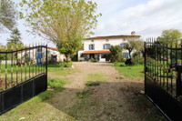 Maison à vendre à Fontenille, Charente - 235.400 € - photo 1