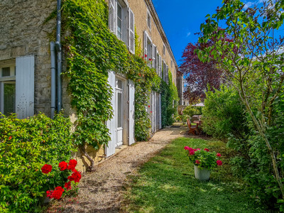 Maison à vendre à Luxé, Charente, Poitou-Charentes, avec Leggett Immobilier