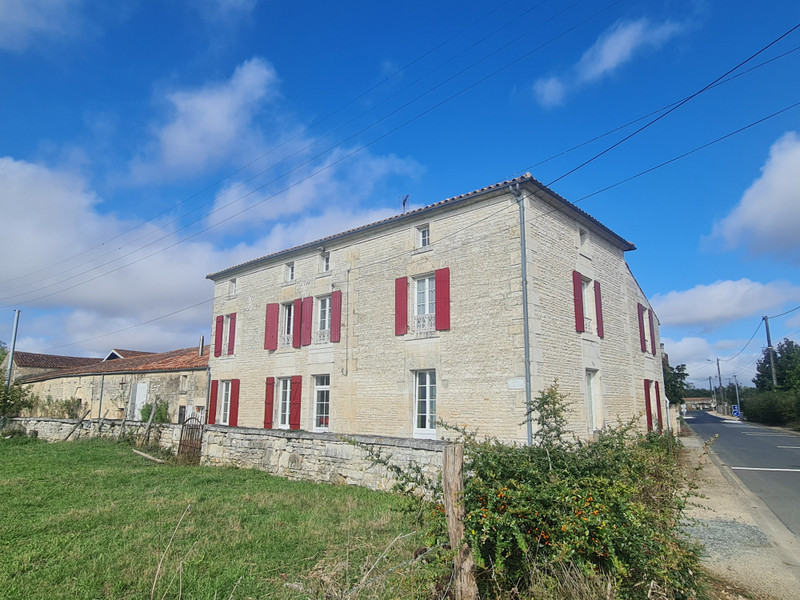Maison à vendre à Rives-d'Autise, Vendée - 395 000 € - photo 1