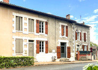 Maison à vendre à Confolens, Charente - 69.990 € - photo 1
