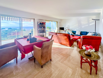 Cannes, Exceptional apartment in perfect condition with panoramic sea view in a secure residential complex.