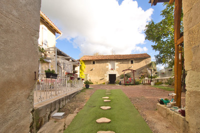 French property for sale in Monts-sur-Guesnes, Vienne - €159,000 - photo 7