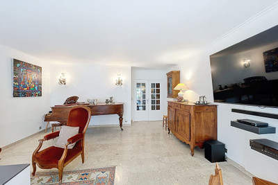 French property for sale in Nice, Alpes-Maritimes - €595,000 - photo 1