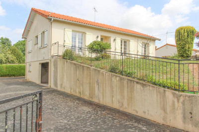French property for sale in Secondigny, Deux-Sèvres - €149,800 - photo 1
