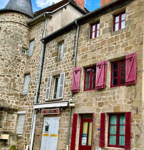 Immeuble à vendre à Felletin, Creuse, Limousin, avec Leggett Immobilier