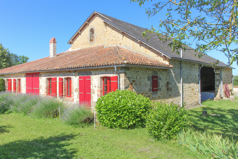 Maison à vendre à Gourgé, Deux-Sèvres - 317.234 € - photo 1